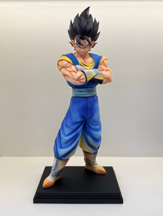 Guerrier Fusionné – Statue Bras Croisés, Puissance Combinée